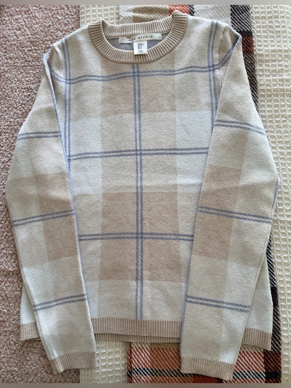 Womenโs Max Studio Plaid Crewneck Sweater - White/Beige/Blue size medium.